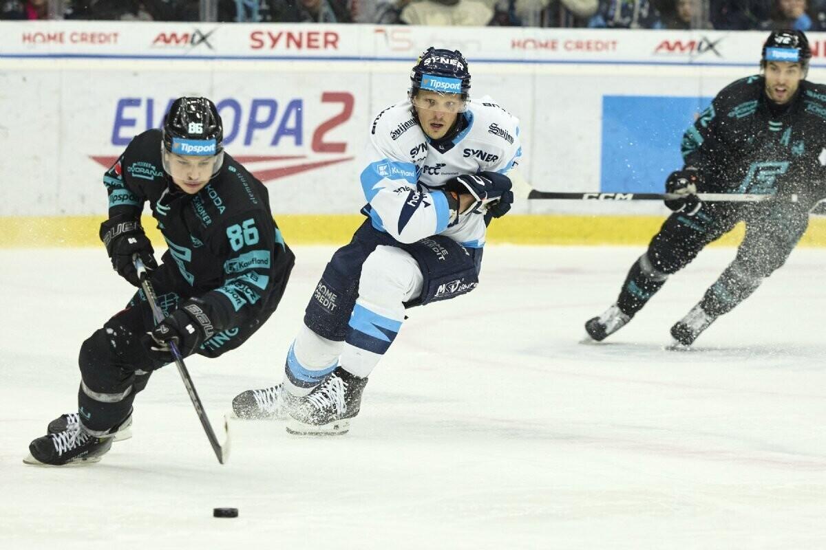 Radim Šimek proti karlovarské Energii, foto: www.hcbilitygri.cz